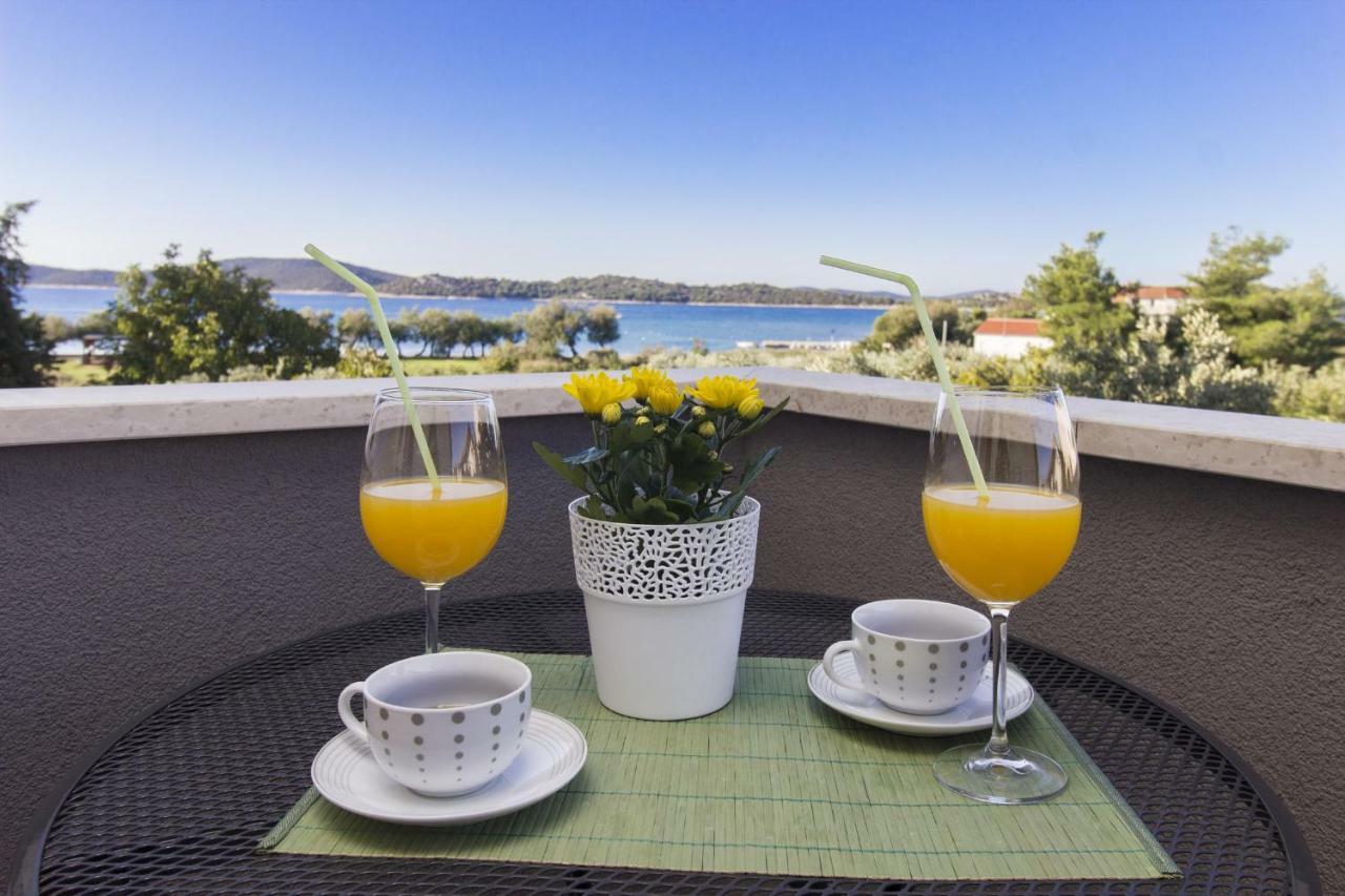 Apartmani Gabriella Vodice Exteriör bild