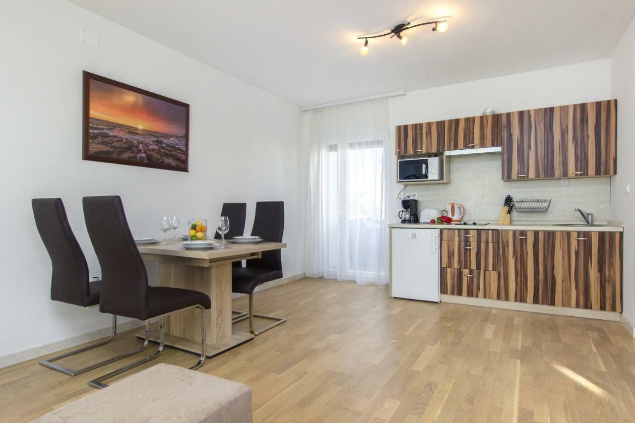 Apartmani Gabriella Vodice Exteriör bild