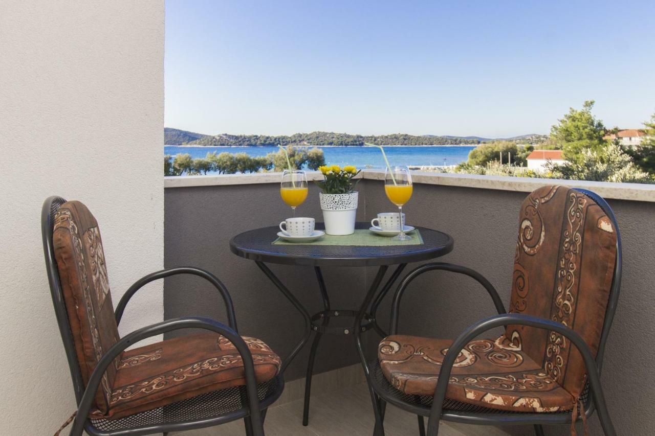 Apartmani Gabriella Vodice Exteriör bild