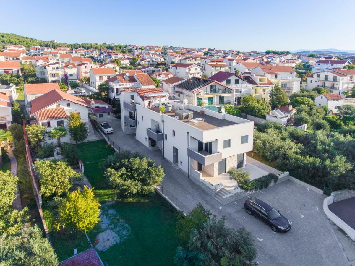 Apartmani Gabriella Vodice Exteriör bild