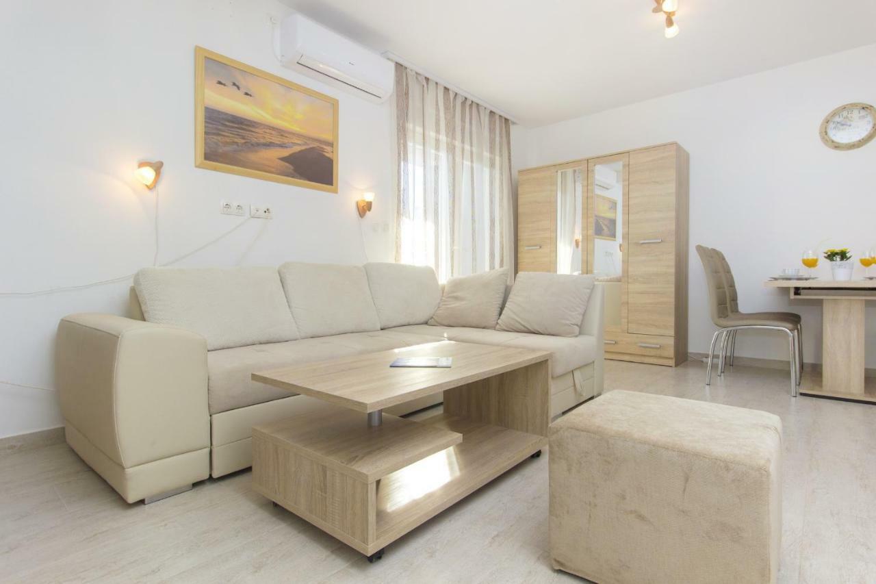 Apartmani Gabriella Vodice Exteriör bild