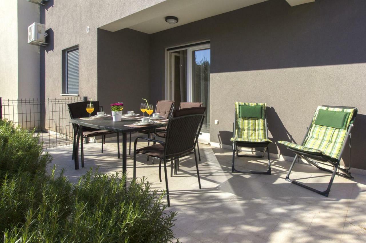 Apartmani Gabriella Vodice Exteriör bild