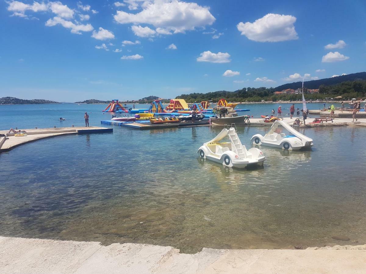 Apartmani Gabriella Vodice Exteriör bild